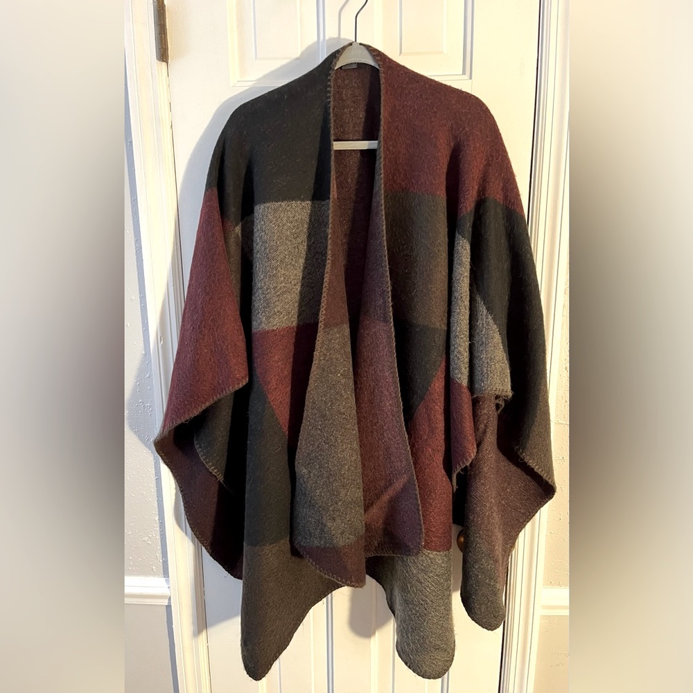 STEVE MADDEN Women’s Color Block Open Front Winter Wrap/Poncho/Cape. Size: OSFM